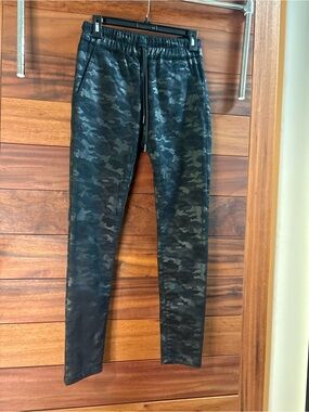 Flog Camouflage Drawstring Joggers - Black